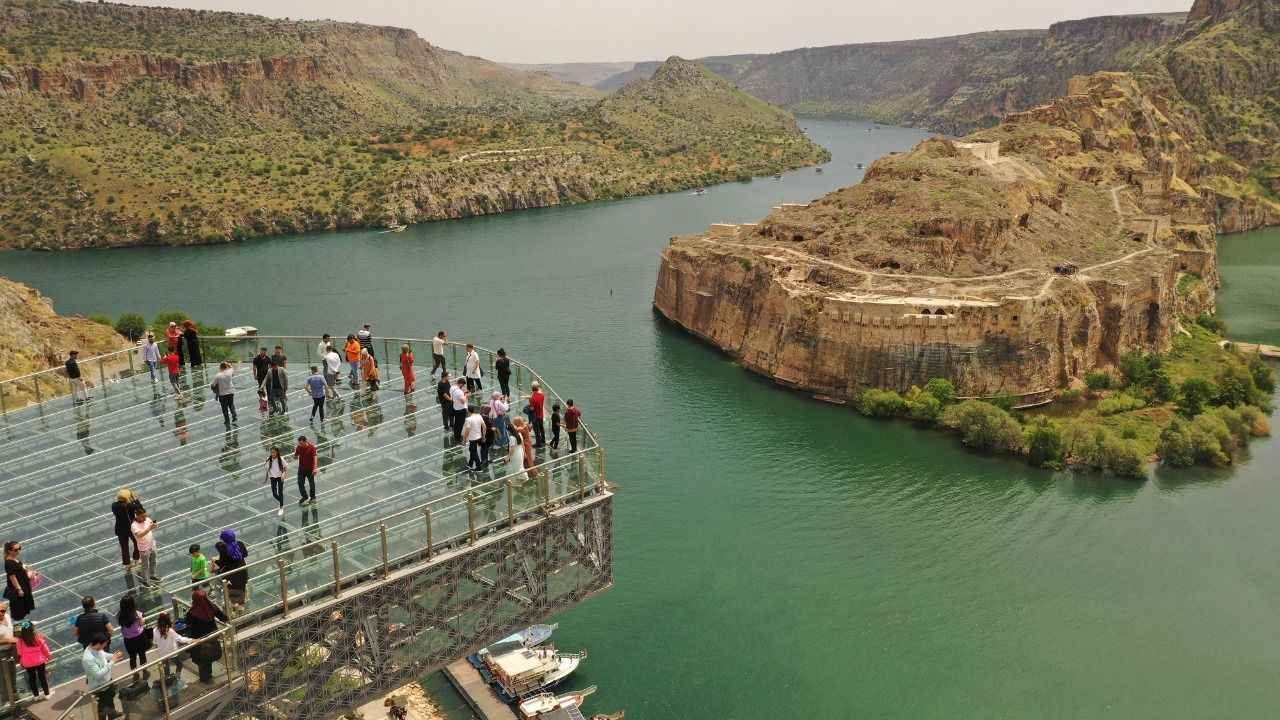 Gaziantep te gezilecek en güzel 10 yeri keşfedin. Eylül Oto Kiralama İle Tarih, kültür ve gastronomiyle dolu bu şehirde unutulmaz bir gezi planlayın.